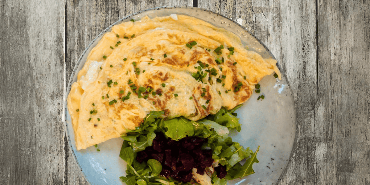 spinach-omelette-breakfast-with-vegetables-feature-1200x630